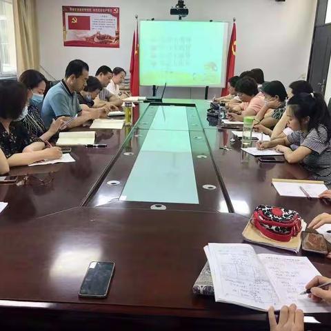 做好学生的“导师”——初三年级召开教师会