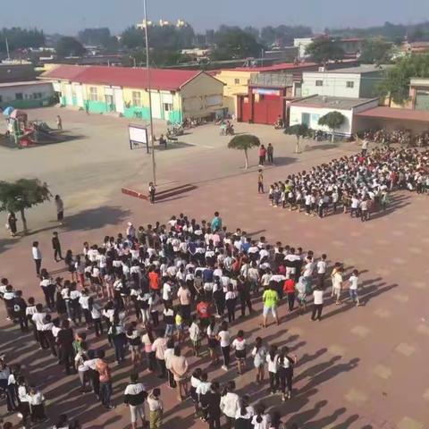 三杰小学献礼国庆节