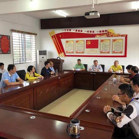 开发区工委副书记杨全立代表开发区工委到场部社区宣布吴坤卫等同志职务任免决定