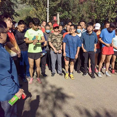 喜迎二十大—卫生健康系统职工健身登山比赛