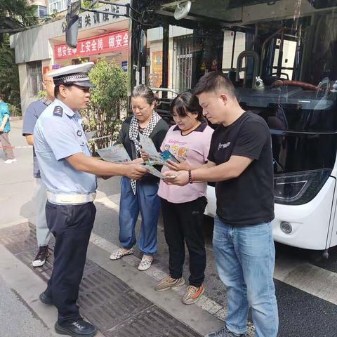 金台交警走进公交场站开展警示教育