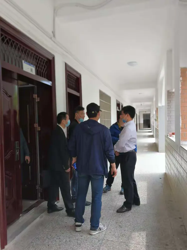 县纪委,县教体委领导在宜黄一中校长,党委书记陈巧平,宜黄一中副党委