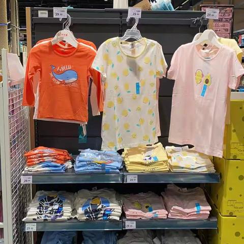 [汉桥店]汉桥店袜子，短袖换季陈列