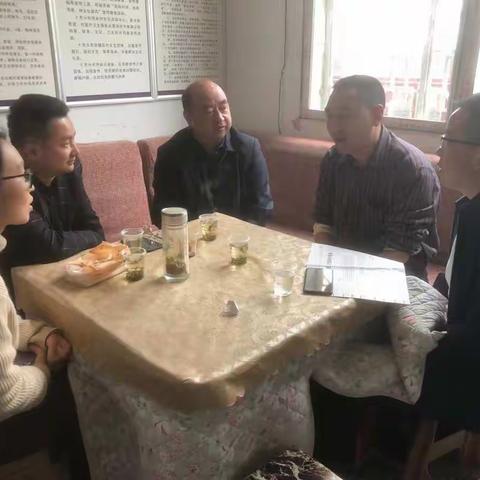 凤冈县住建局第一党支部开展“党员干部大学习，助推蚕桑大发展” 主题党日活动
