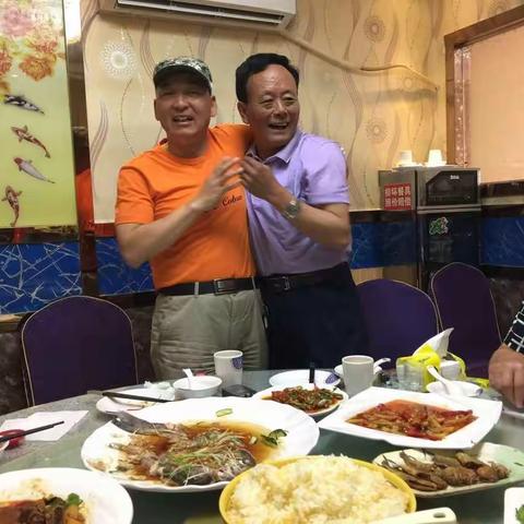 美丽新疆有我的战友，他默默无闻地在公安战线上为维稳新彊;保卫新疆努力地工作 着;是我们的英雄！