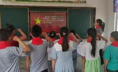 西平县芦庙马迁庄小学“喜迎二十大，争做时代好少年”少先队入队仪式