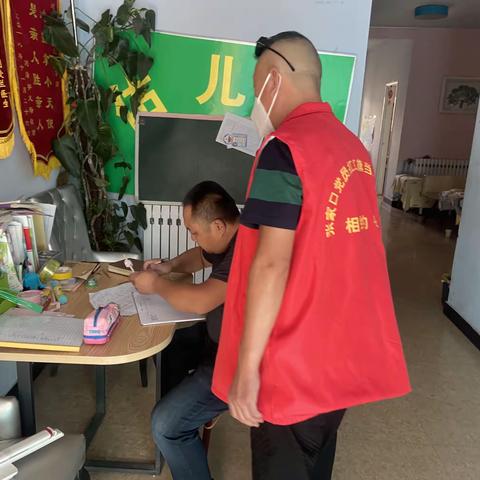 筑牢疫情防控网——【建北社区开展沿街商铺互查