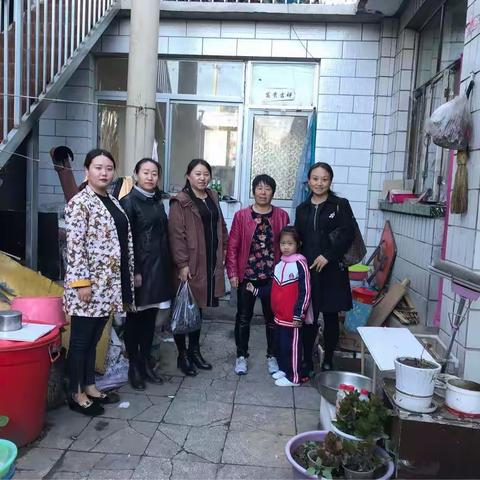 教师利用国庆节假期对建档立卡贫困户进行走访