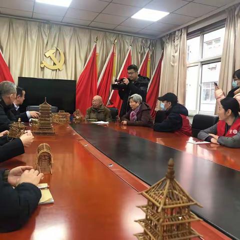 非遗文化传承人经金山走进社区展示竹扎制品技艺