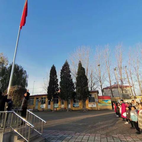 西马三村小学升旗仪式