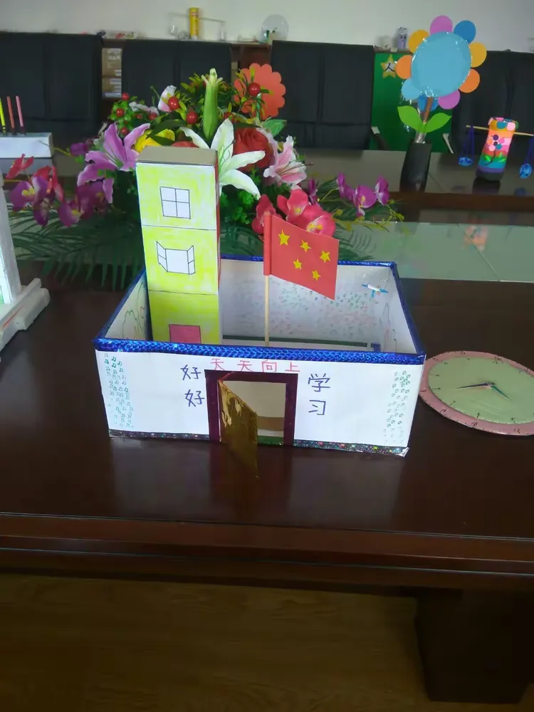 铁新里小学学生自制学具制作展