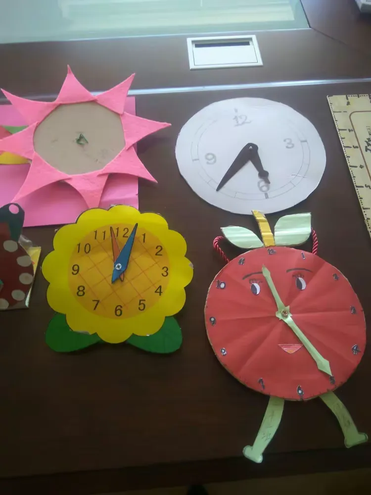 铁新里小学学生自制学具制作展