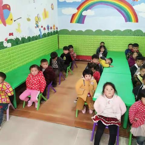 董庄小学附属幼儿园小班的小猪弟和小猪妹