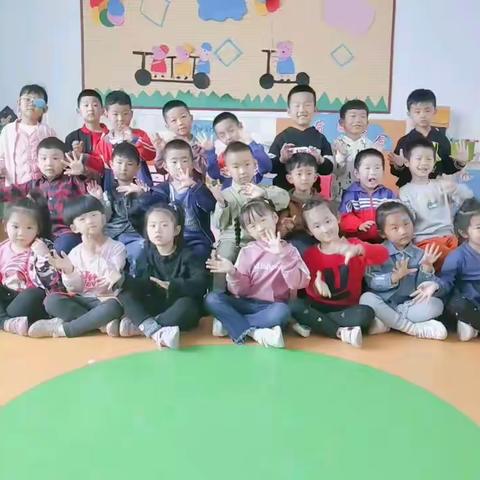 "浓情五月，感恩母爱——送给妈妈的礼物"北京红缨凯旋社区幼儿园母亲节活动