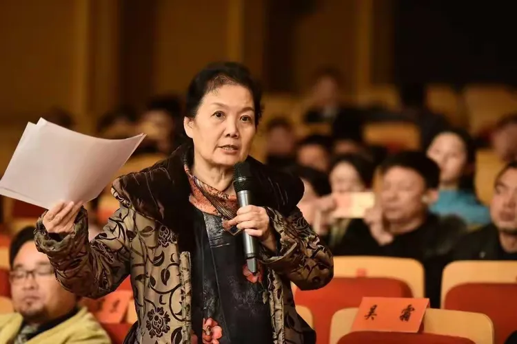 火箭军政治工作部文工团歌唱家)评委张华敏