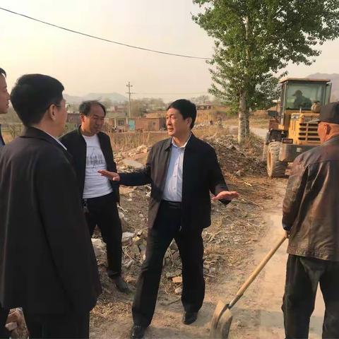 政府副市长田俊勇到石洞乡督导环境卫生整治及后进支部转化工作