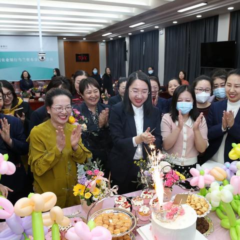 农业银行乌兰察布分行举办三·八女神节花艺文体活动