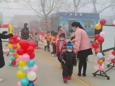 按下新学期“启动”键 ——小二班开学第一天