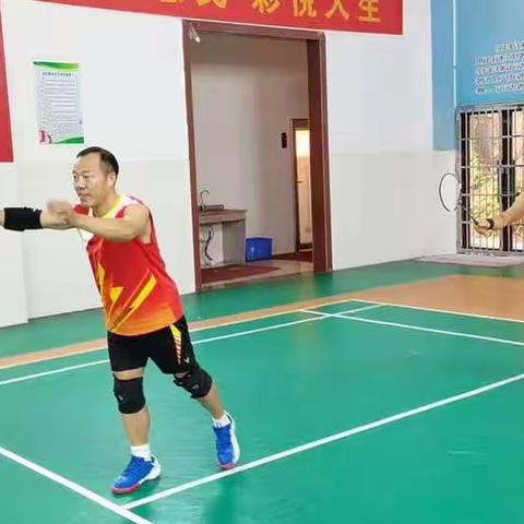庆国庆迎中秋业余羽毛球竞赛