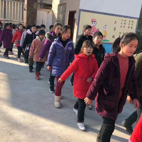 黄庄村小学冬季阳光大课间活动