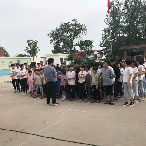 黄庄村小学—防震演练、拔河比赛