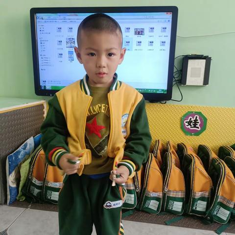 小班宝贝今日自我介绍留影