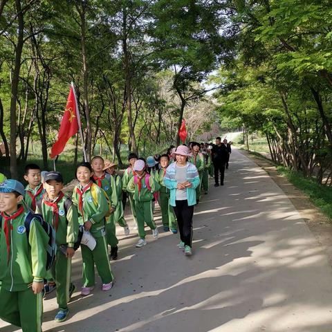 我们的脚步拓印在广阔的田间地头——上街子小学研学旅行、校外综合实践系列活动之三