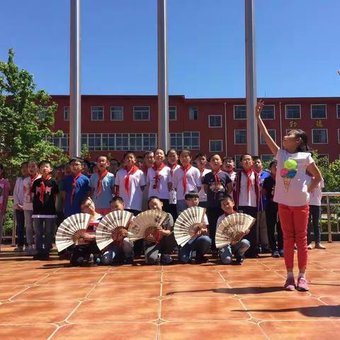 清徐县实验小学第三届"尚德雅行"文化艺术周四2班《咏春》精彩绽放