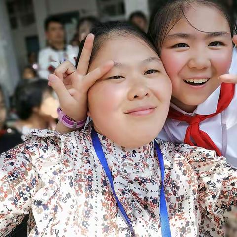 《快乐童年有爱相伴》