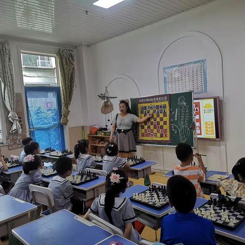 2022年童话大东关幼儿园国际象棋兴趣课热火朝天进行中，聪明的孩子学习国际象棋，下国际象棋的孩子更聪明