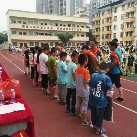 “情系困难生·同心庆六一”