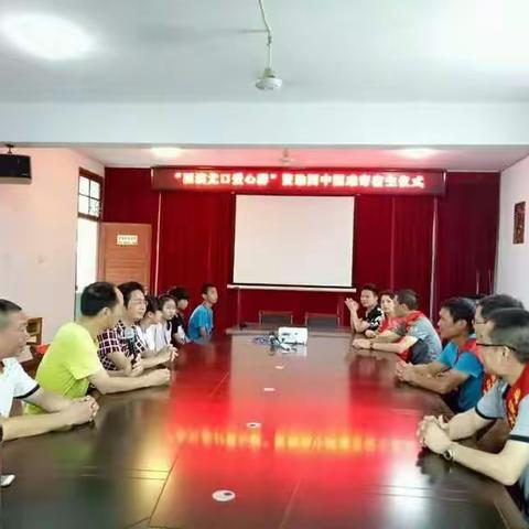 “西滨尤口爱心群”资助四中困难寄宿生