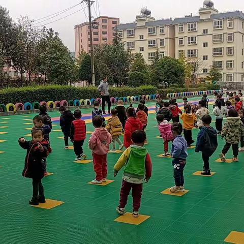 【家长助教走进园，点亮快乐的童年】——十八连山镇乐晔佳幼儿园小三班家长助教日！
