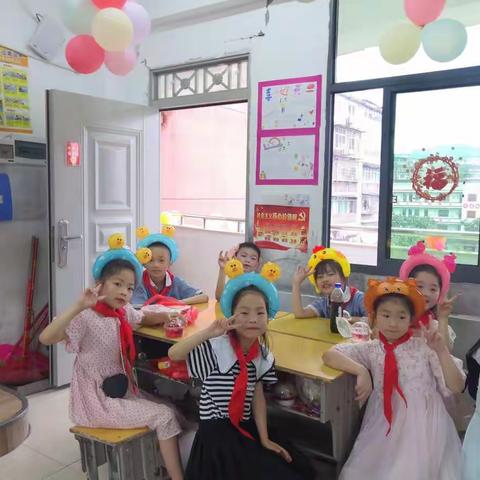 冷水江市第一小学二（7）开心、快乐、纯真、甜蜜、幸福的六一。