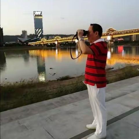 胸如海张永利的小区秋韵