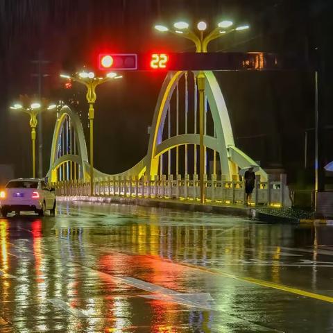 华阴雨夜街景----杨宝华