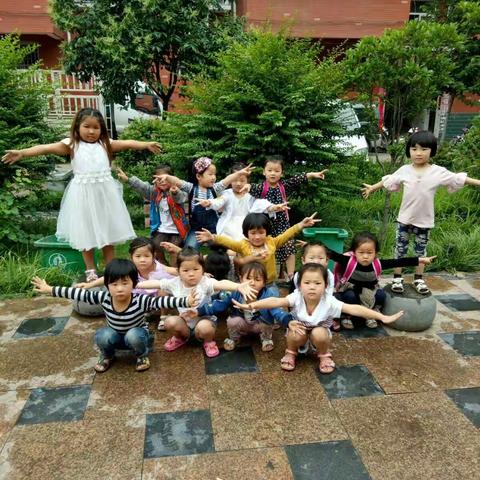 开心的小可爱们！😍😍😍😍