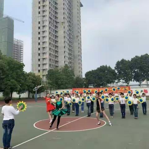 讲责信 迎军运 争做新时代好队员——二七小学“六一”表彰与庆祝活动