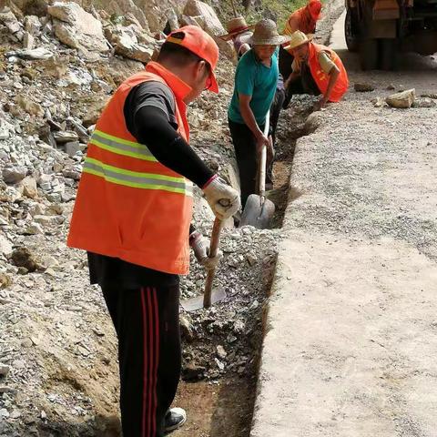 山阳公路管理段迅速掀起秋季公路养护管理大干热潮