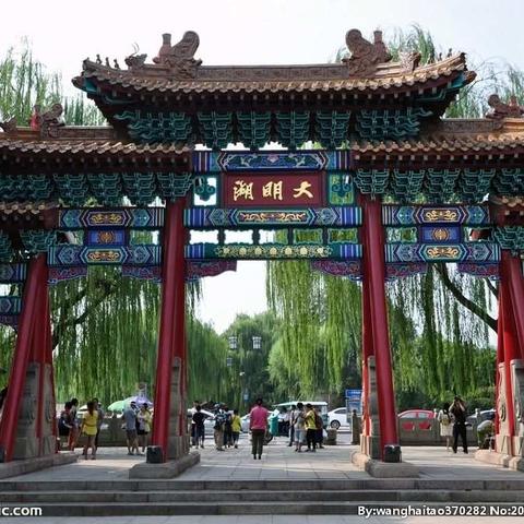 大明湖畔夏雨荷