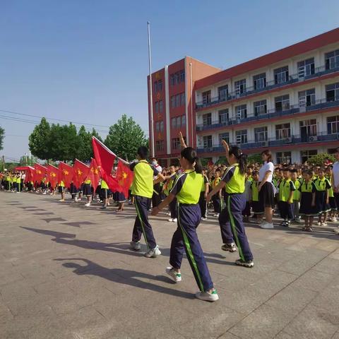 喜迎二十大，争做好队员|潍城区仓南路学校新队员入队暨红领巾奖章颁章仪式