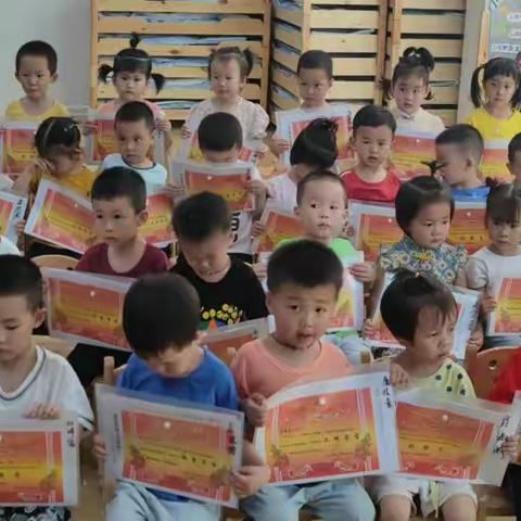 小汇报大精彩一一小灵童幼儿园绿泡泡班期末汇报