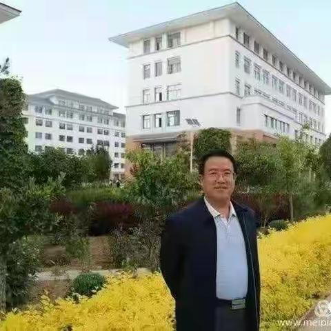 营造书香校园，共建和谐二中