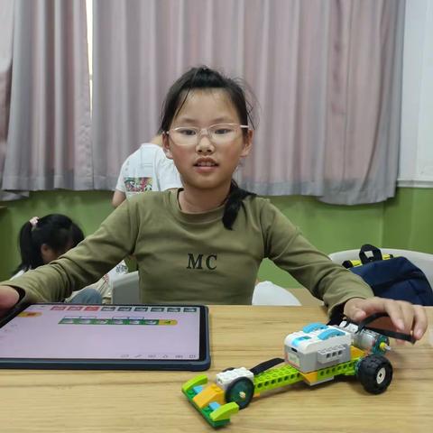 【潘杨成可】WeDo2.0——智能赛车手