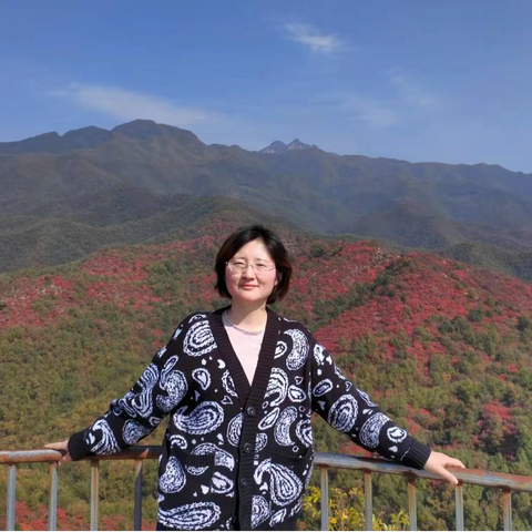 恪尽职守写青春——记2020级优秀生物教师李燕