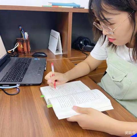 后浪奔涌书芳华——记2022级优秀语文教师黄亚男