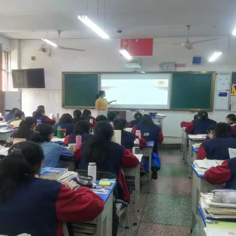 一片丹心润桃李——记2022级优秀英语教师党梦真