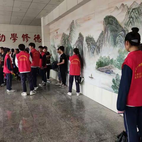 志愿迎新显温暖，风雨兼程润人心——昌江一中志愿者助力学校2019迎新工作