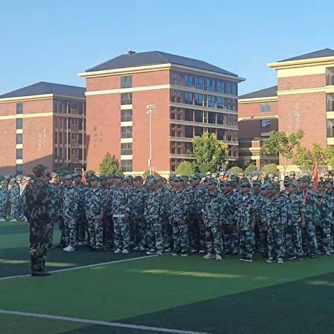 故事的开头是军训——尚宇学校初一（4）班军训小记