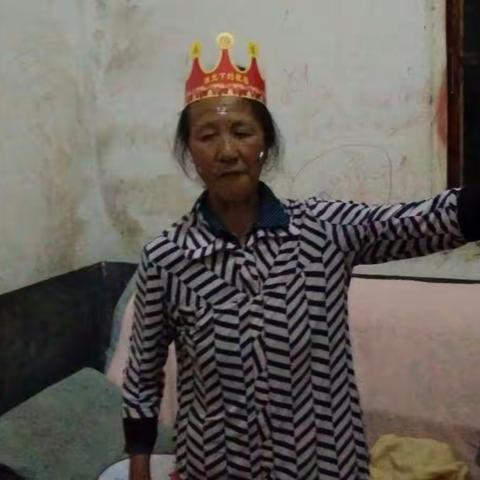 亲爱的母亲，生日快乐？！